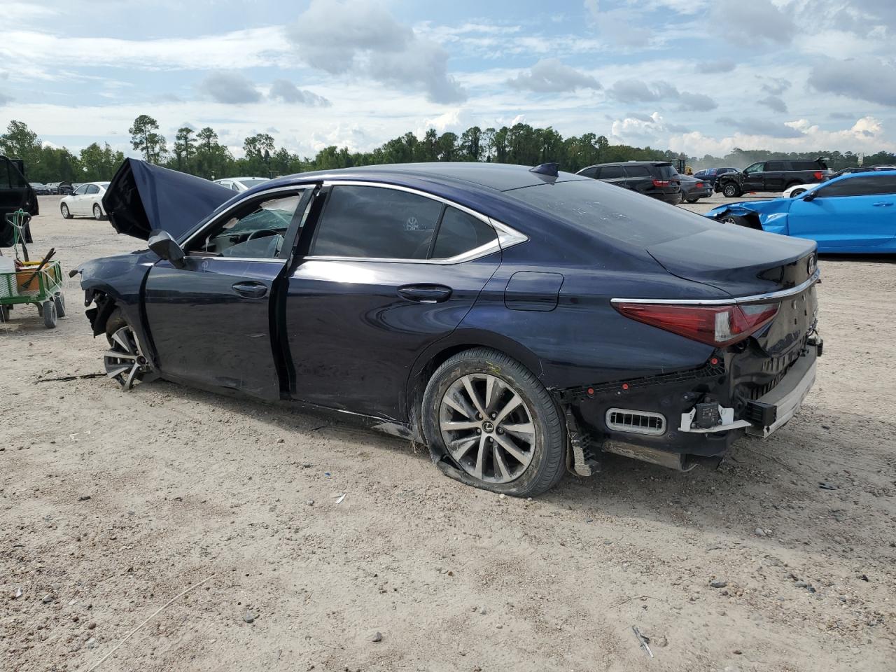 58ADZ1B16LU054133 2020 LEXUS ES - Image 2