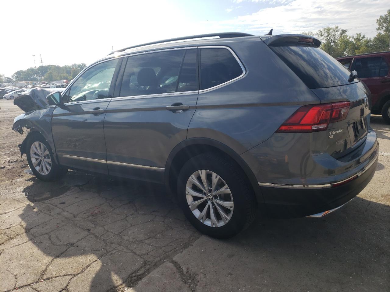 3VV2B7AX5JM113272 2018 VOLKSWAGEN TIGUAN - Image 2