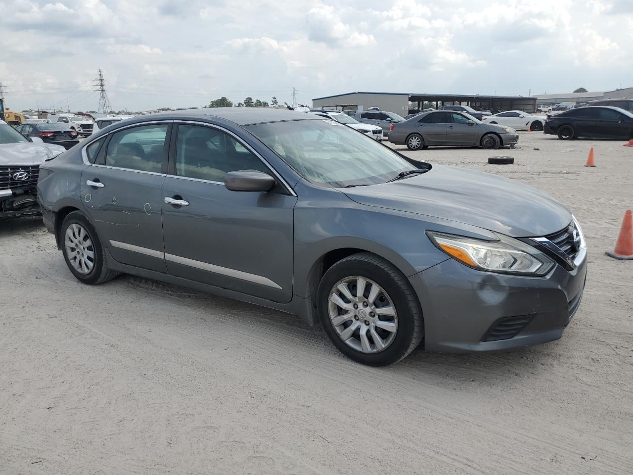 2017 Nissan Altima - Image 4
