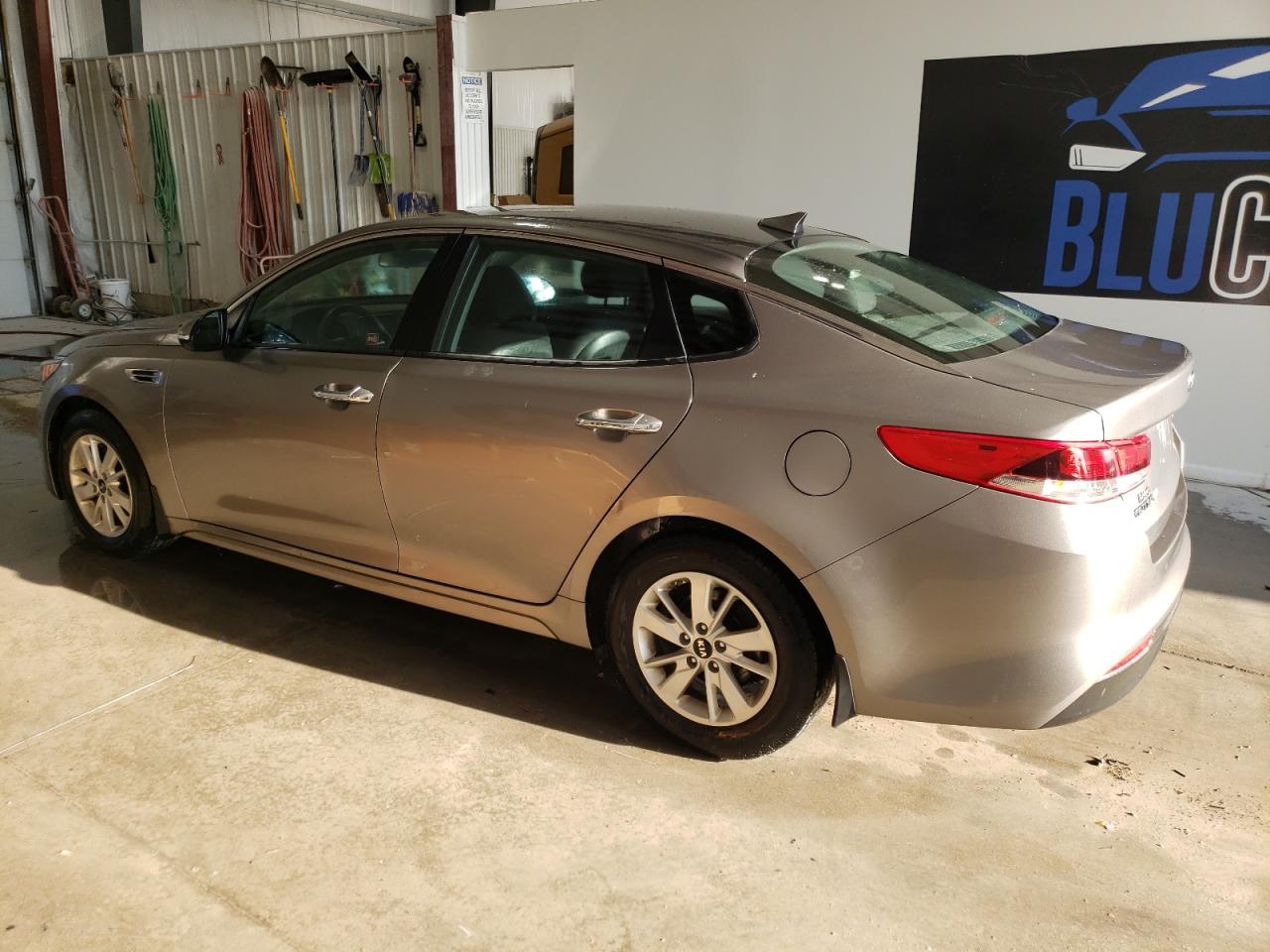 5XXGT4L38JG205763 2018 KIA OPTIMA - Image 2