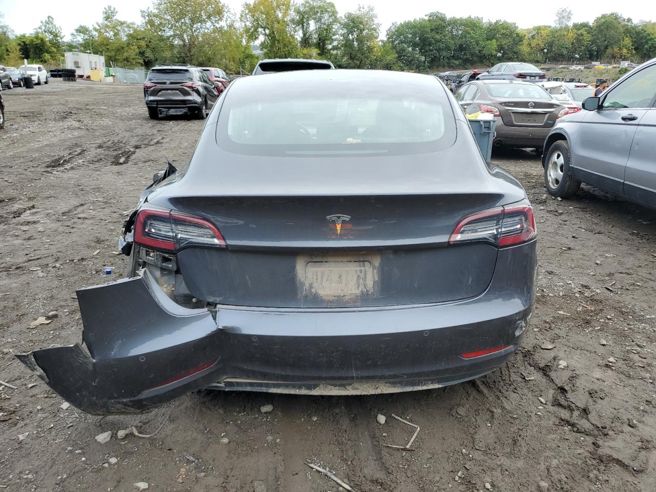 5YJ3E1EB3JF116469 2018 Tesla Model 3