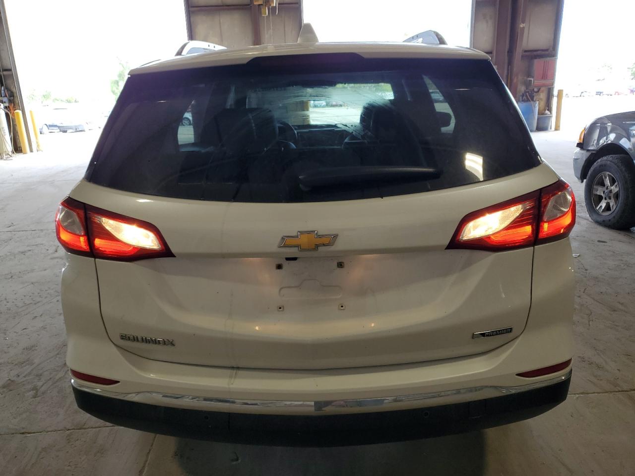 2018 Chevrolet Equinox Premier VIN: 2GNAXMEV3J6330369 Lot: 71748274