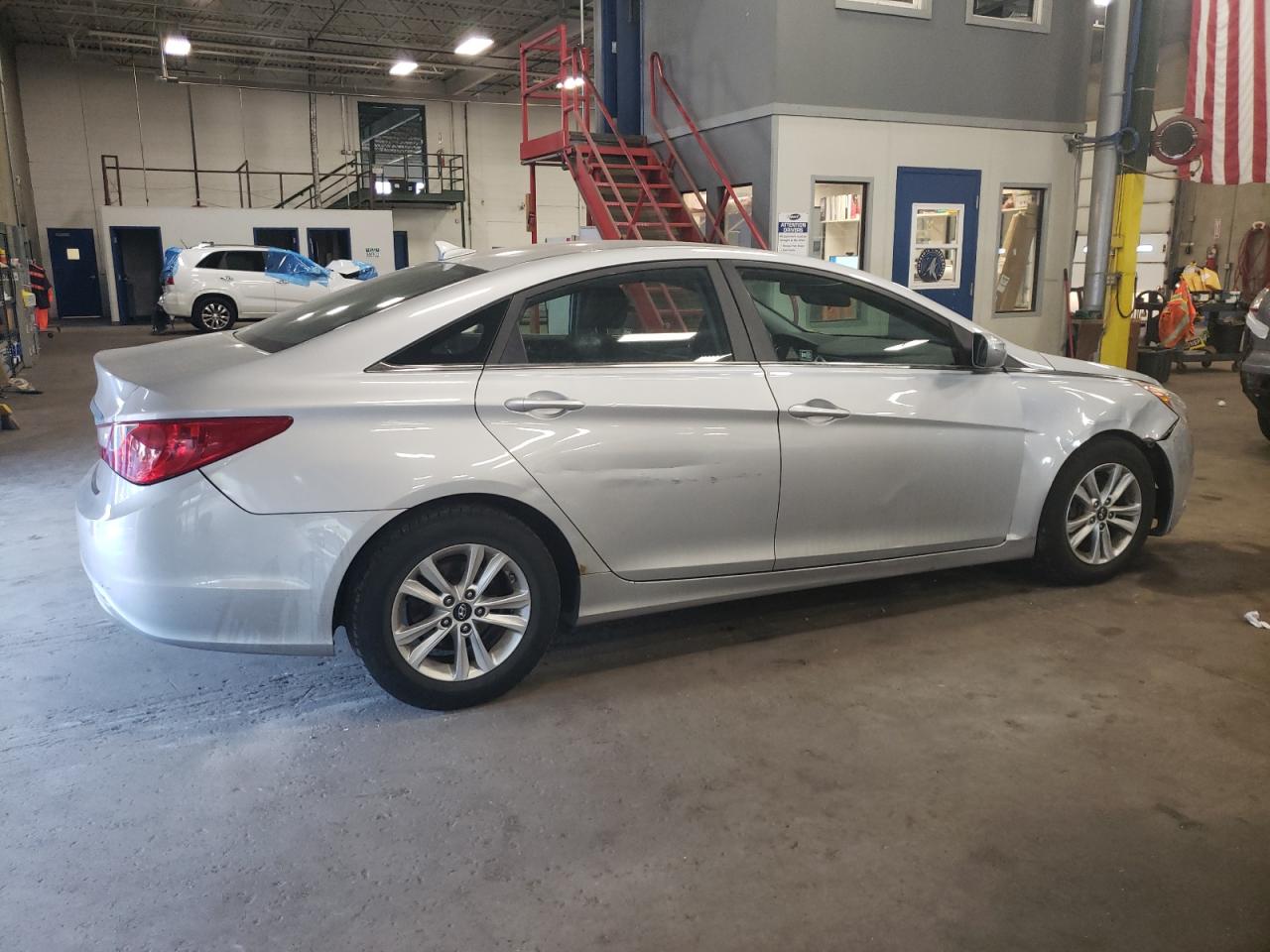 2011 Hyundai Sonata - Image 3
