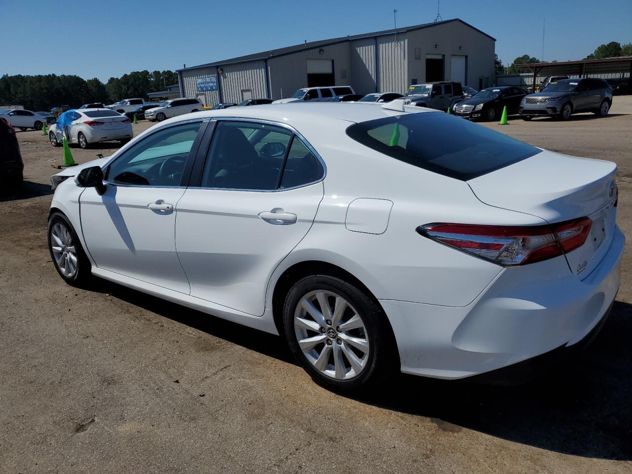 4T1B11HK0KU750717 2019 TOYOTA CAMRY - Image 2