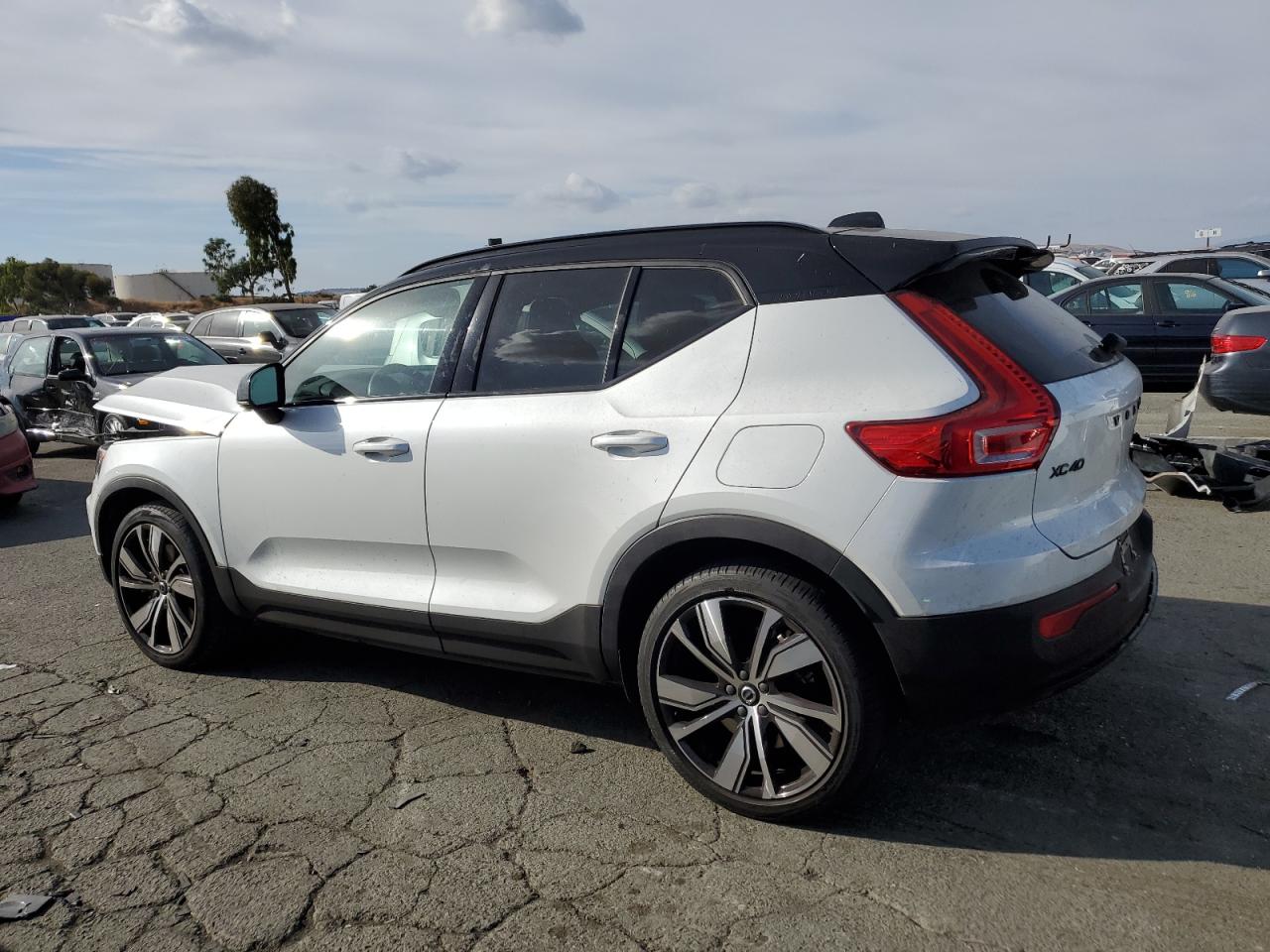 YV4ED3UR8M2572347 2021 VOLVO XC40 - Image 2