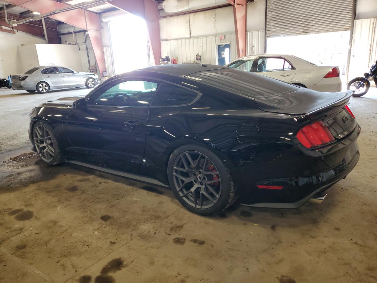 1FA6P8CFXF5305608 2015 FORD MUSTANG - Image 2