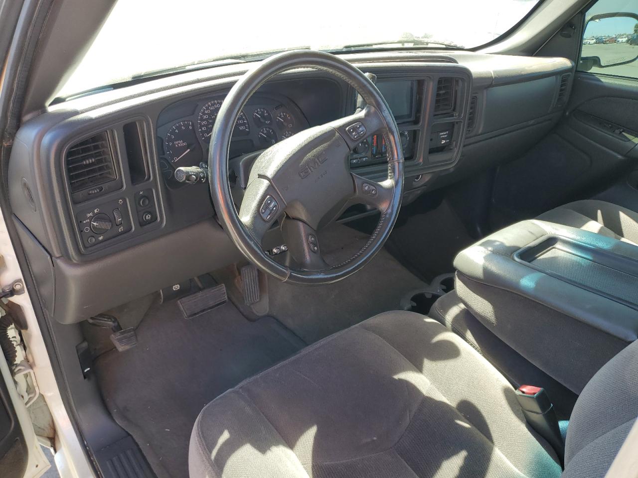 2003 GMC New Sierra C1500 VIN: 1GTEC14T83Z360270 Lot: 70665304