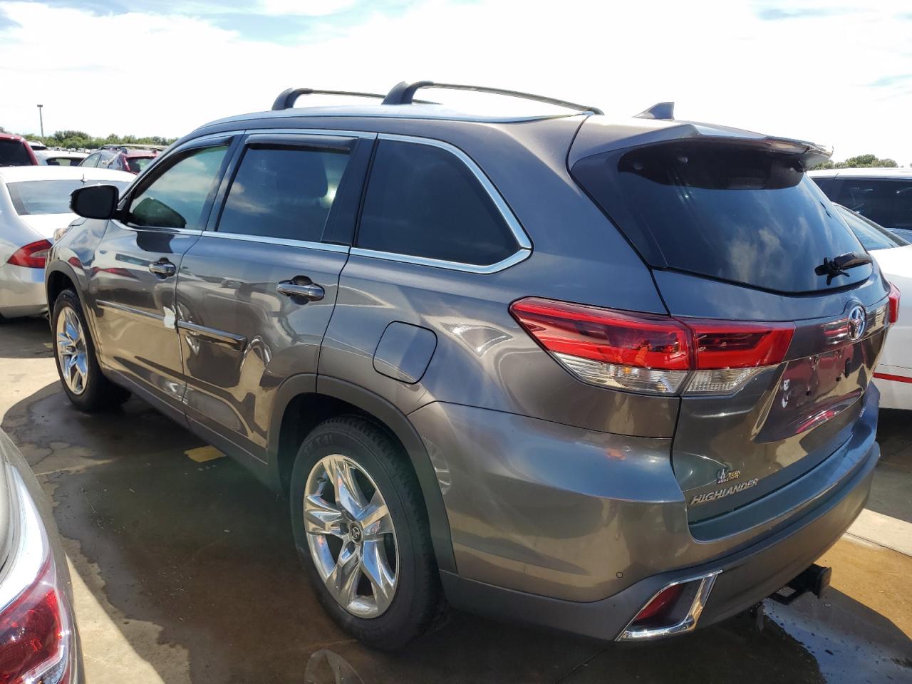 5TDYZRFHXJS275464 2018 TOYOTA HIGHLANDER - Image 2