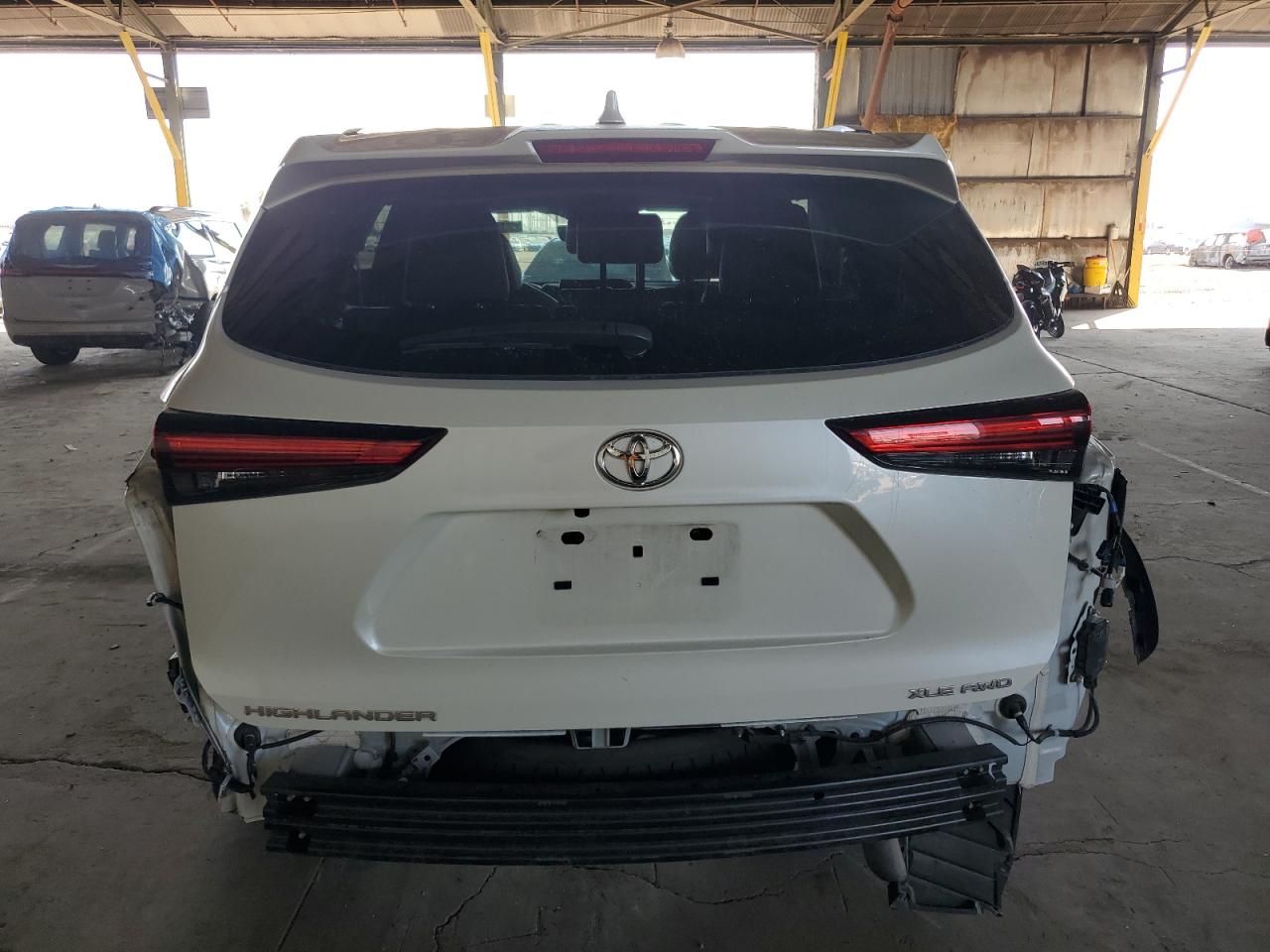 5TDHZRBH6LS517188 2020 Toyota Highlander Xle