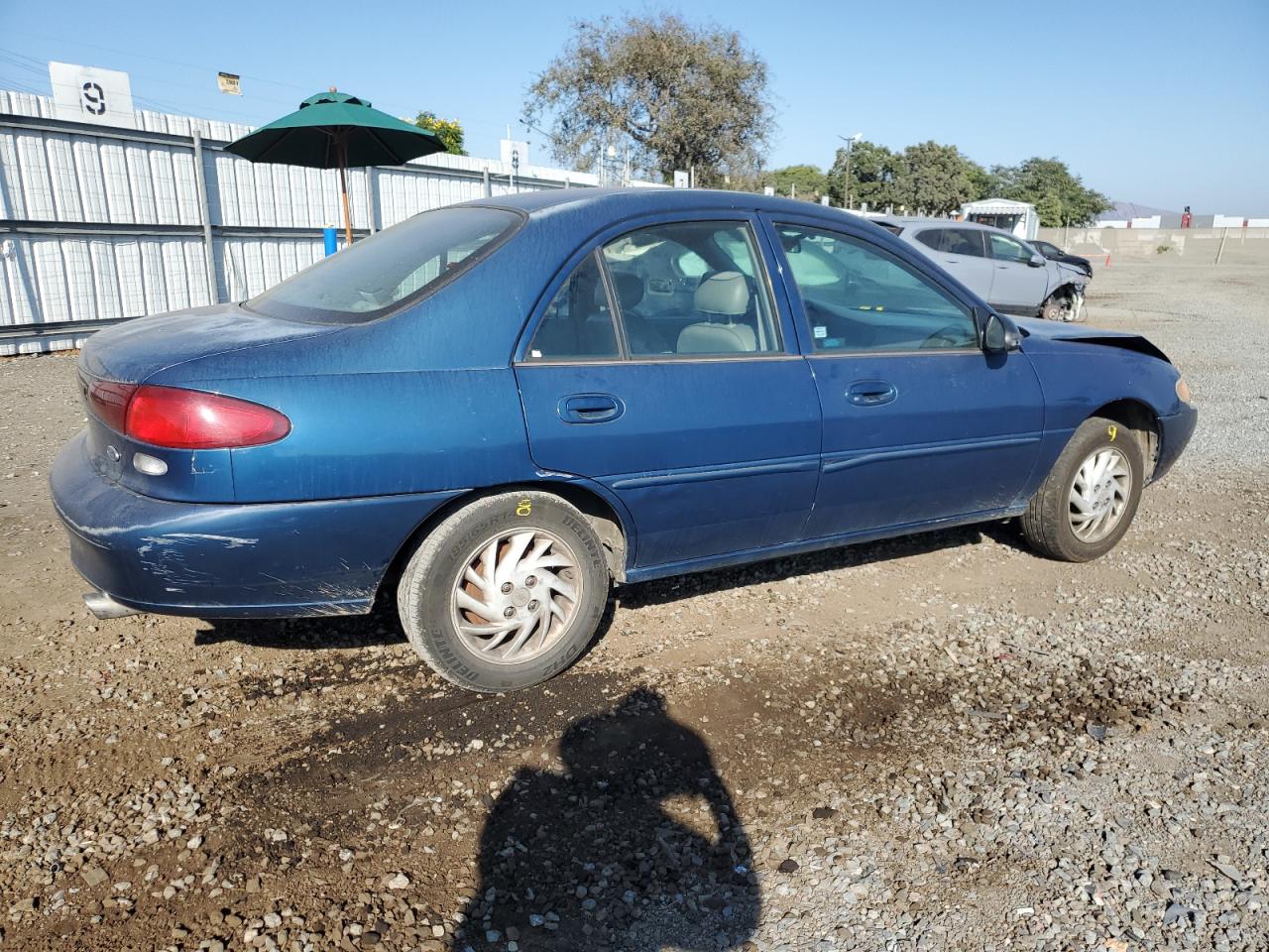 1998 Ford Escort - Image 3