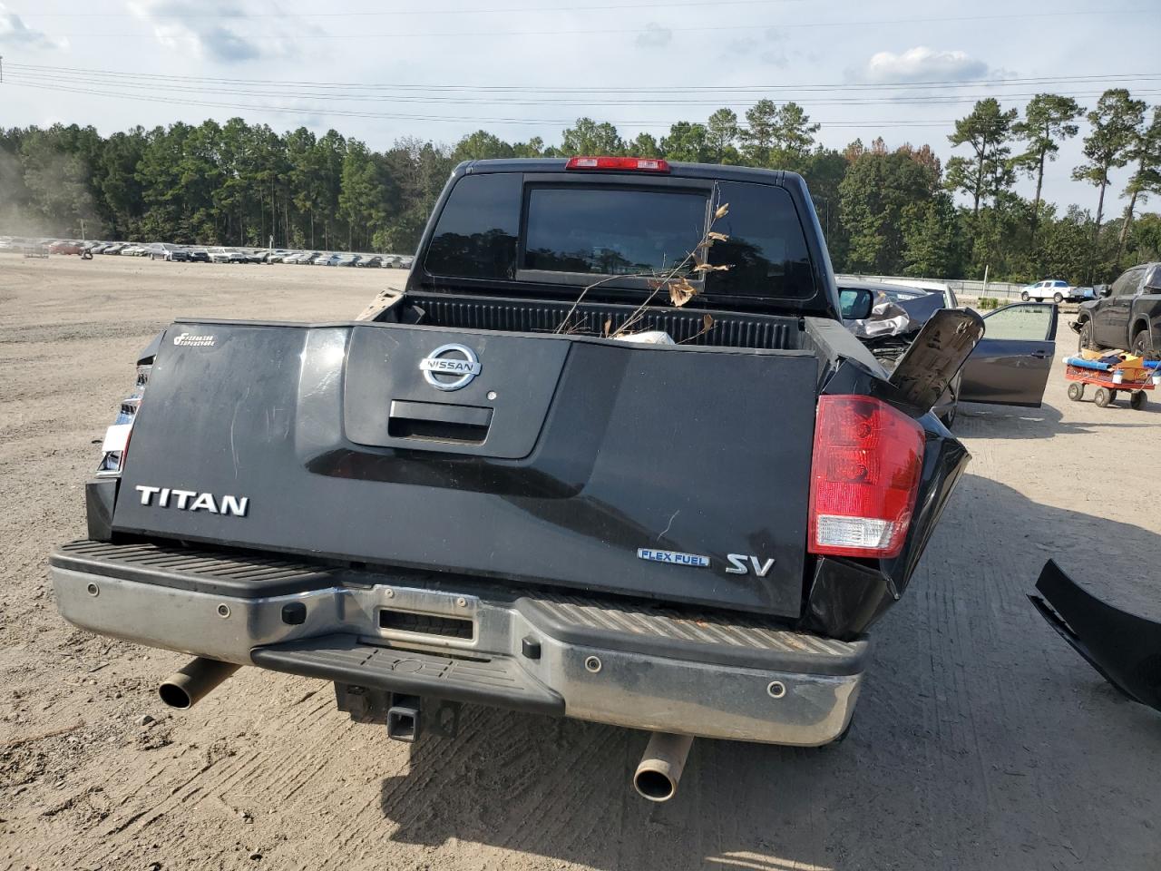 2011 Nissan Titan - Image 6