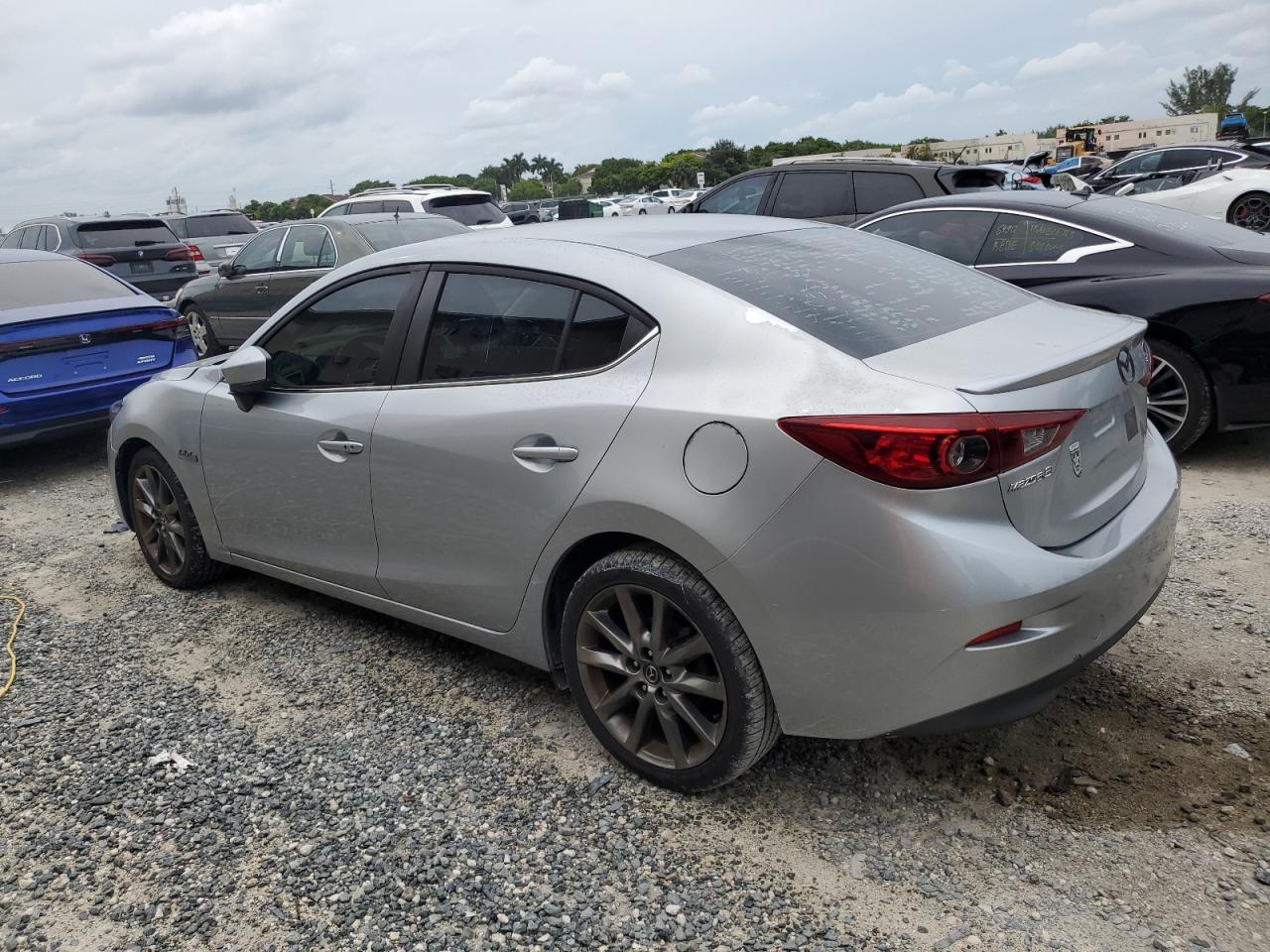 3MZBN1V39JM206884 2018 MAZDA 3 - Image 2