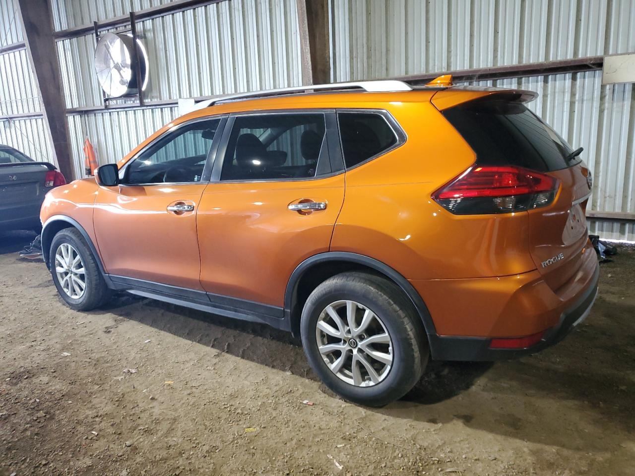 JN8AT2MT2HW133173 2017 NISSAN ROGUE - Image 2