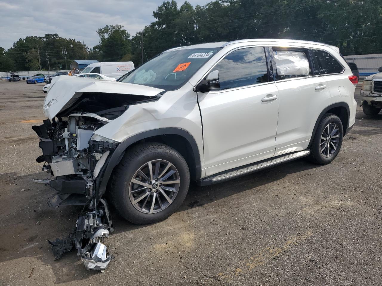 2018 Toyota Highlander Se VIN: 5TDKZRFH0JS530516 Lot: 69784224