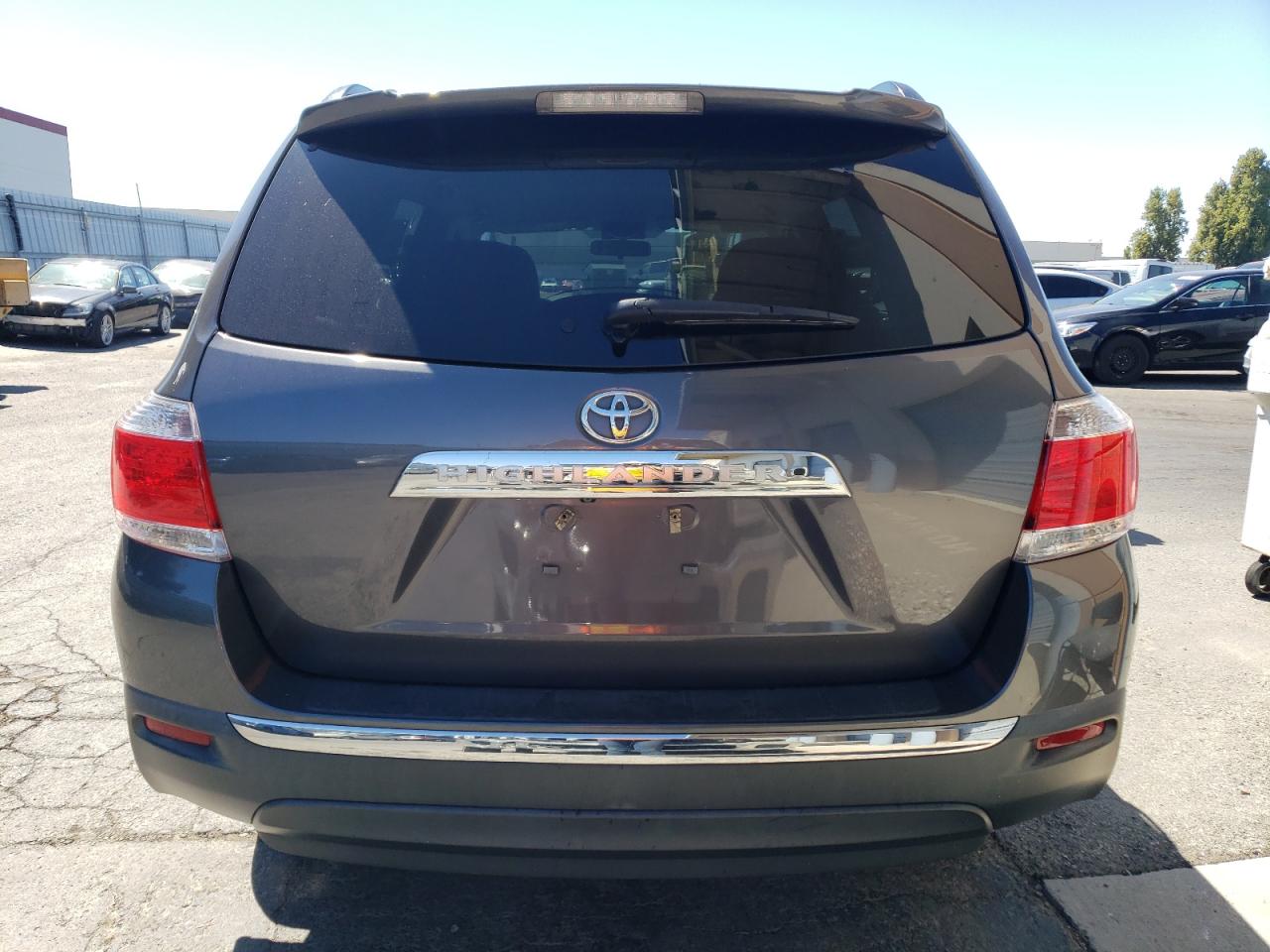 2011 Toyota Highlander Base VIN: 5TDZK3EH5BS037594 Lot: 70082674