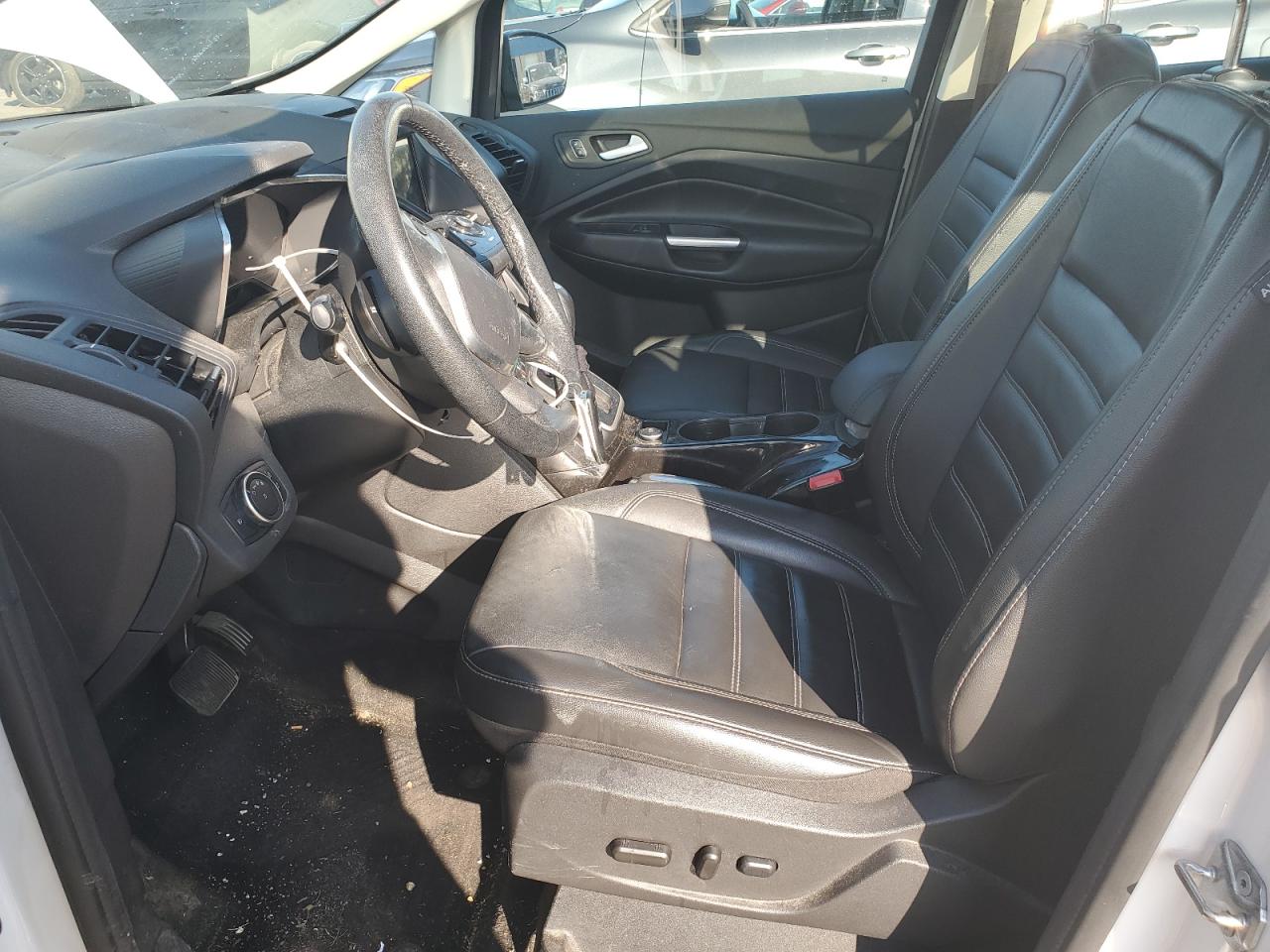 1FADP5FU9HL107830 2017 Ford C-Max Titanium