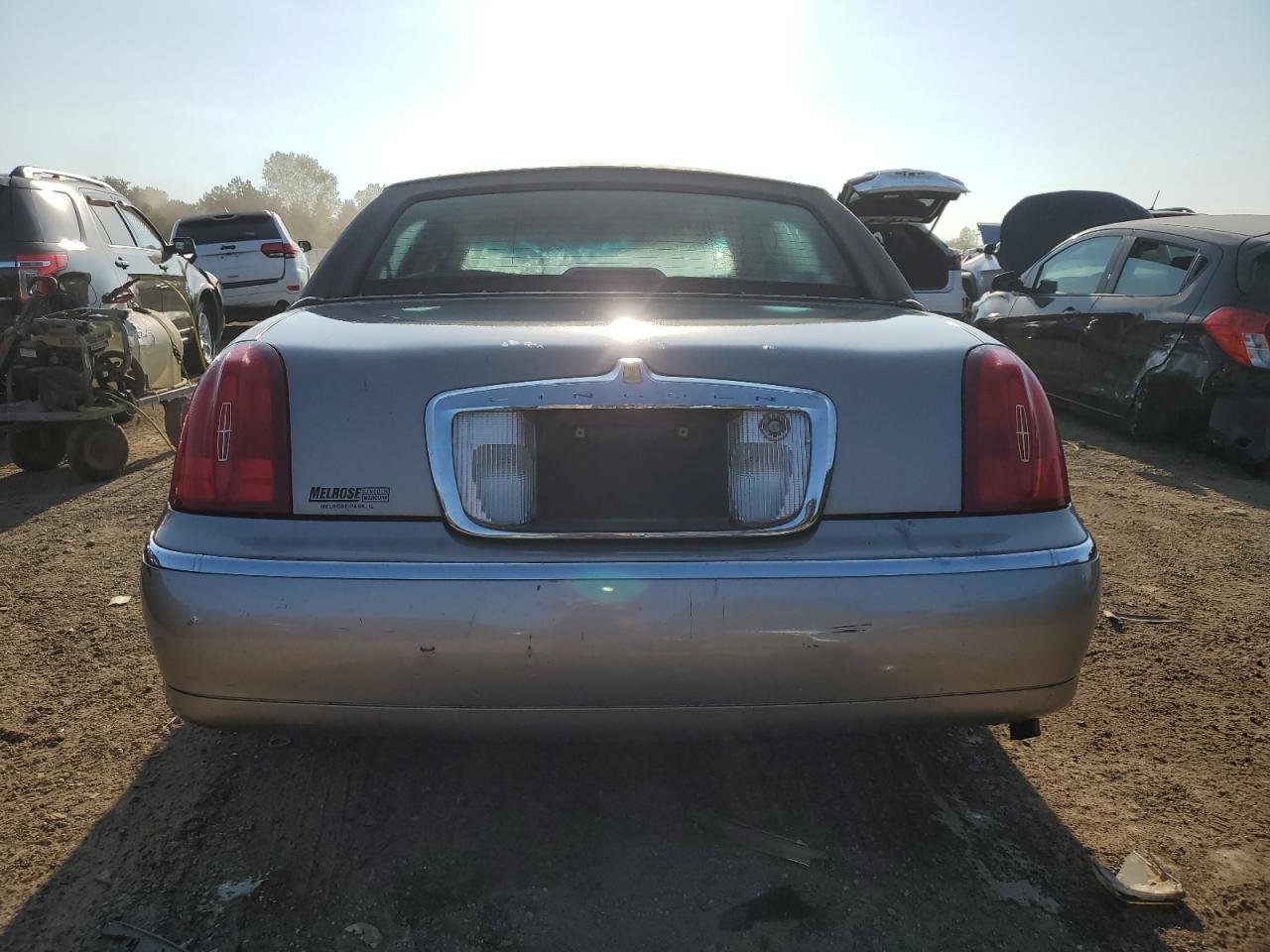 1LNHM82W9YY941012 2000 Lincoln Town Car Signature