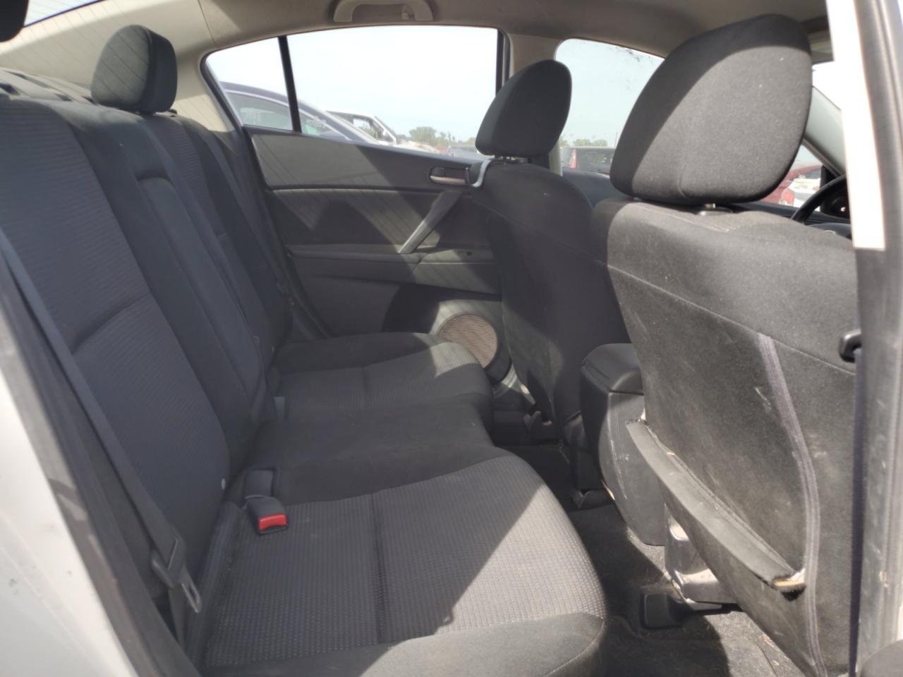 2012 Mazda 3 - Image 10