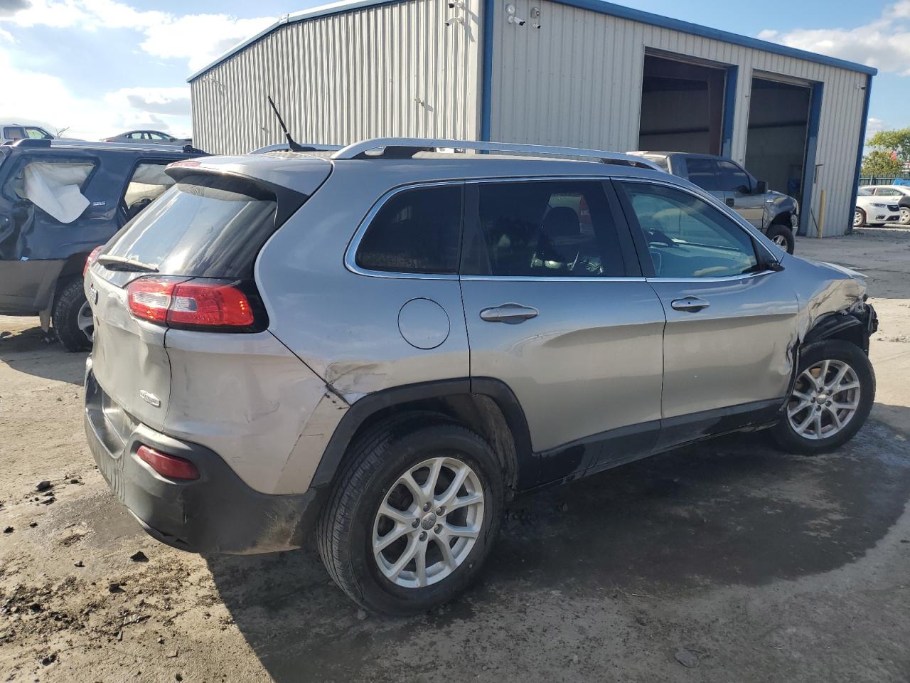 2015 Jeep Grand Cherokee - Image 3