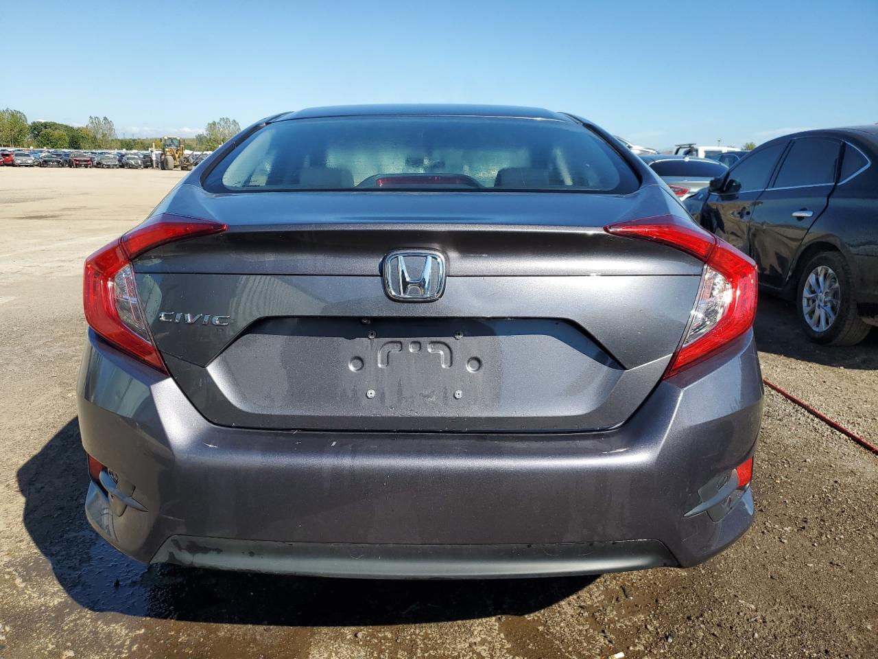 2HGFC2F58HH011899 2017 Honda Civic Lx