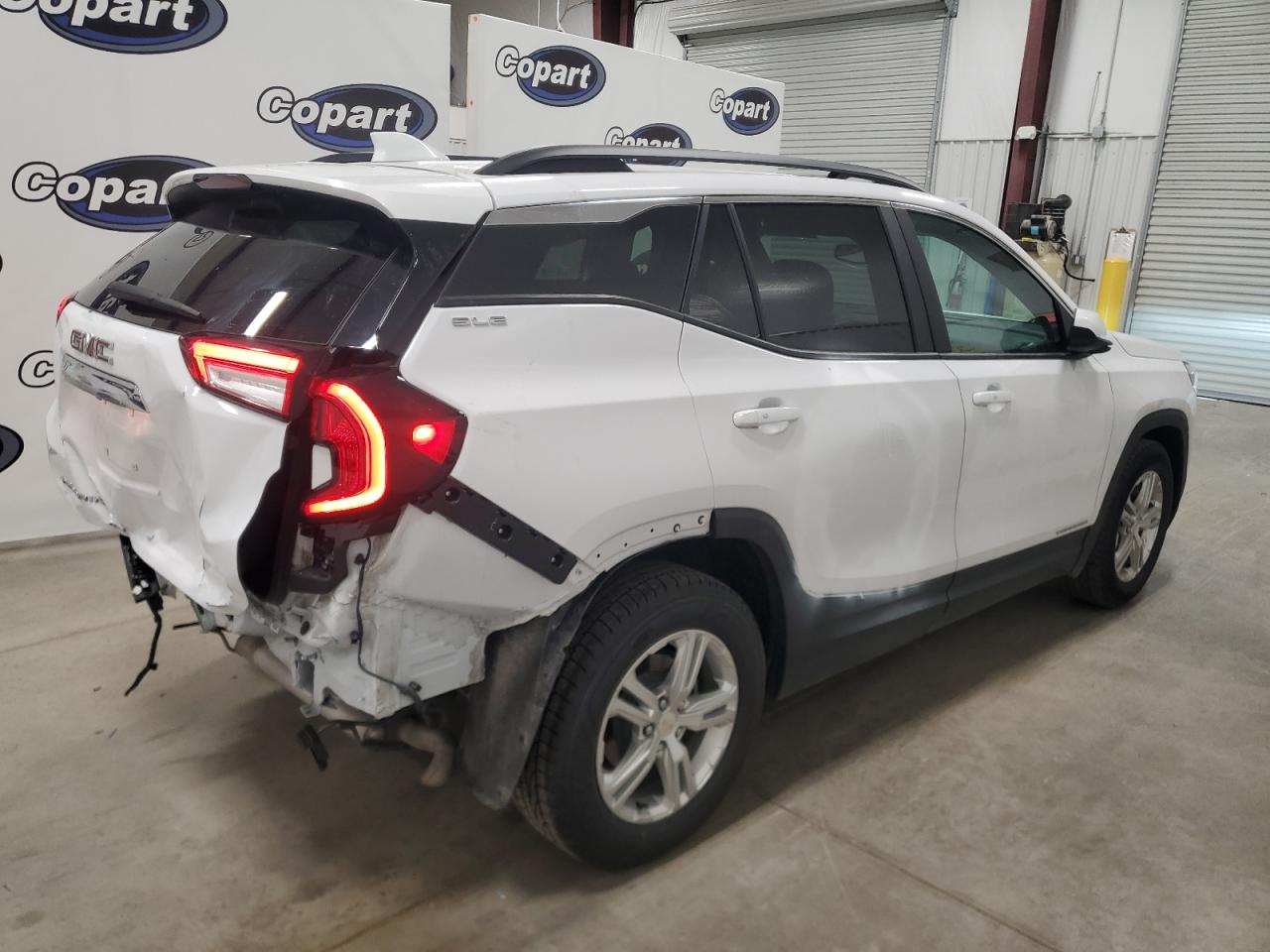 2022 GMC Terrain - Image 3