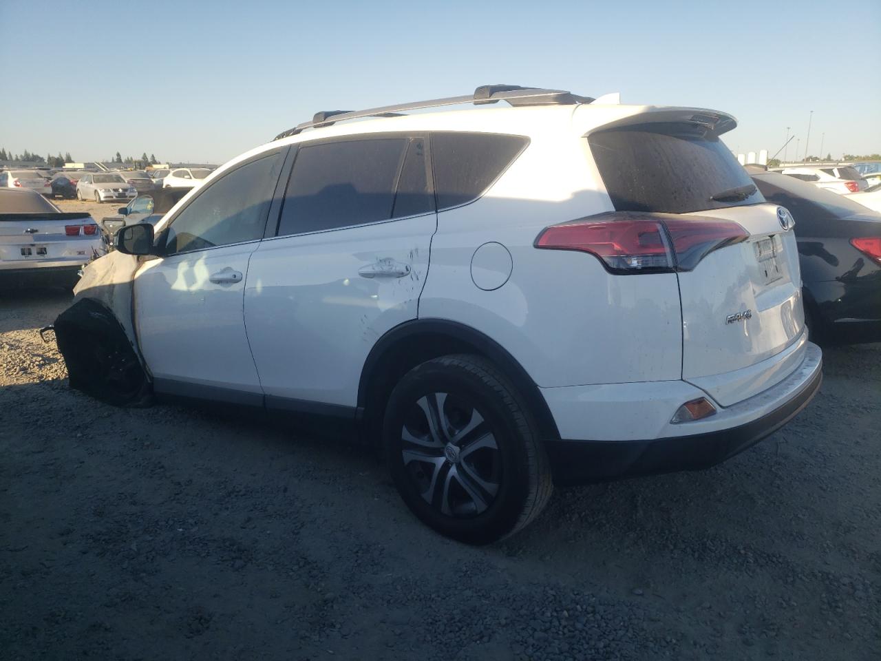 2T3ZFREV0JW459749 2018 TOYOTA RAV 4 - Image 2