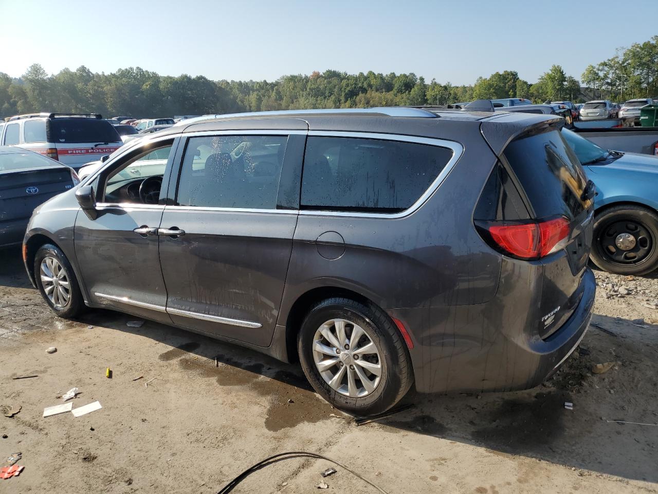 2018 Chrysler Pacifica - Image 2