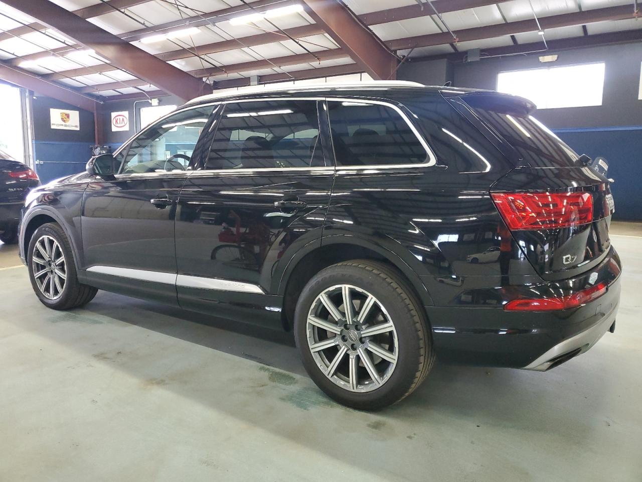 WA1LAAF7XJD052003 2018 AUDI Q7 - Image 2