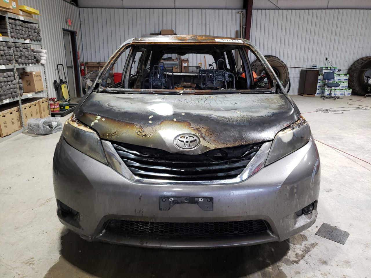 2011 Toyota Sienna - Image 5