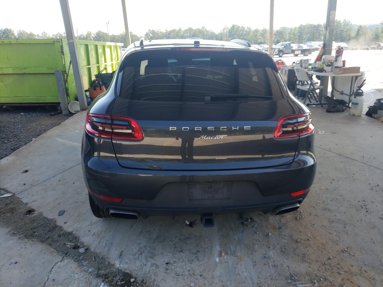 WP1AA2A57JLB10596 2018 Porsche Macan