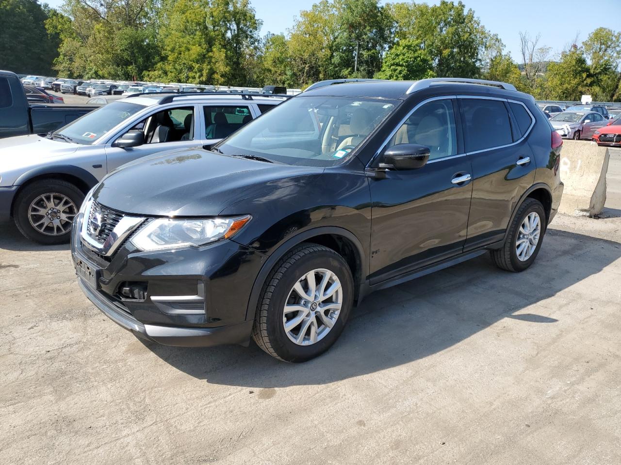 JN8AT2MV3HW266378 2017 NISSAN ROGUE - Image 1