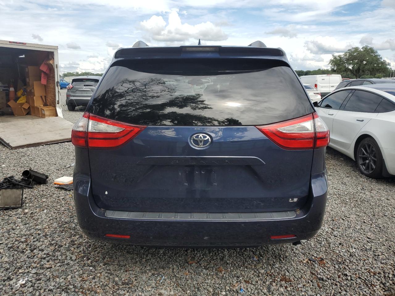 2018 Toyota Sienna Le VIN: 5TDKZ3DC4JS906347 Lot: 71086734