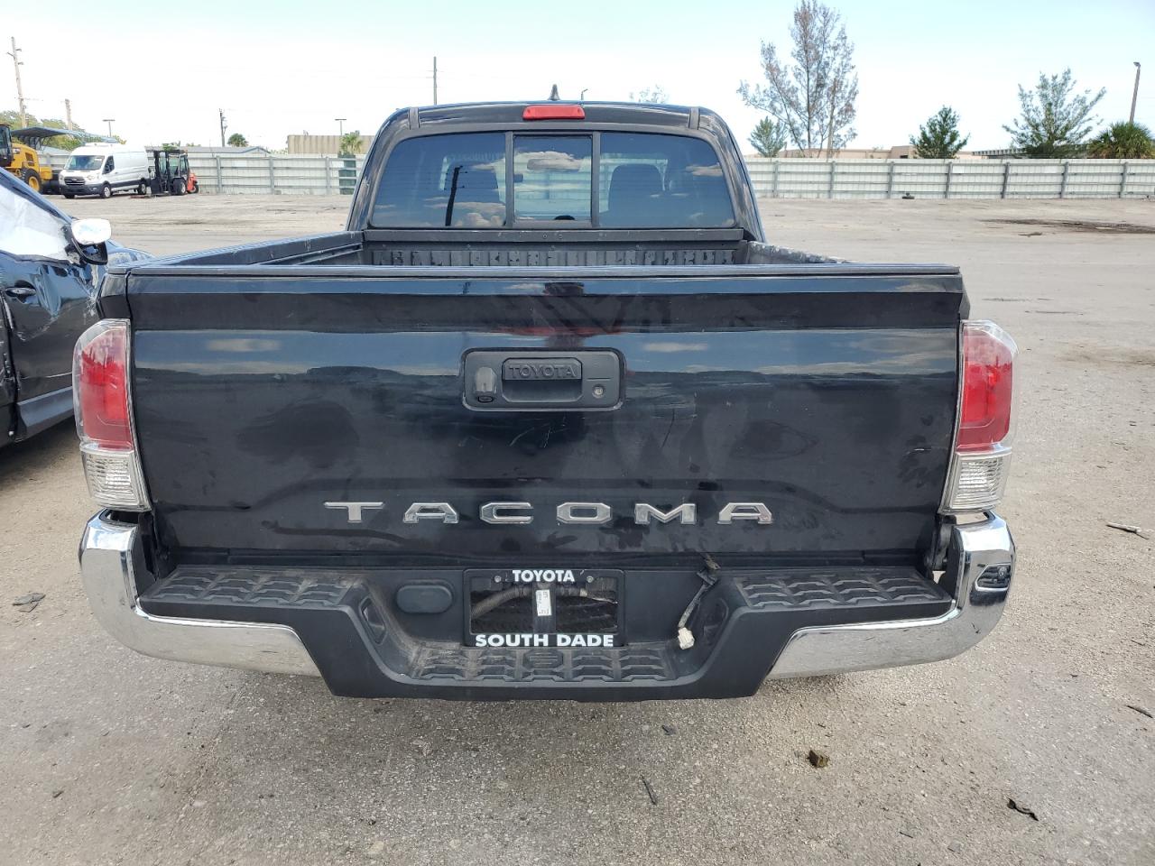 5TFRX5GN0JX110007 2018 Toyota Tacoma Access Cab