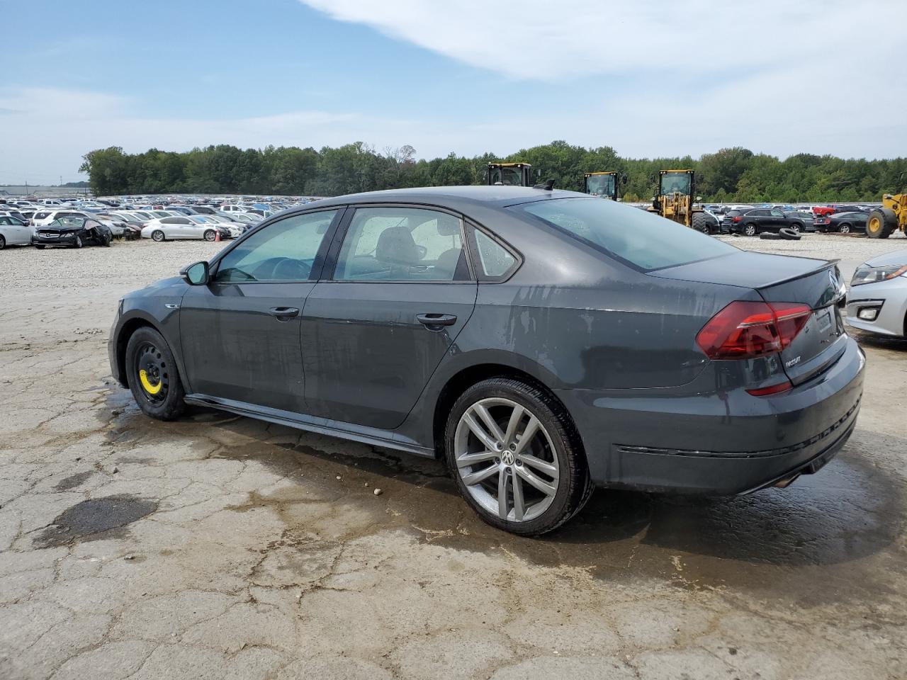 1VWAA7A37JC000688 2018 VOLKSWAGEN PASSAT - Image 2