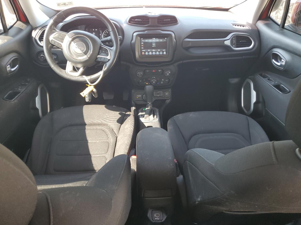 ZACCJBBB8JPJ28239 2018 Jeep Renegade Latitude