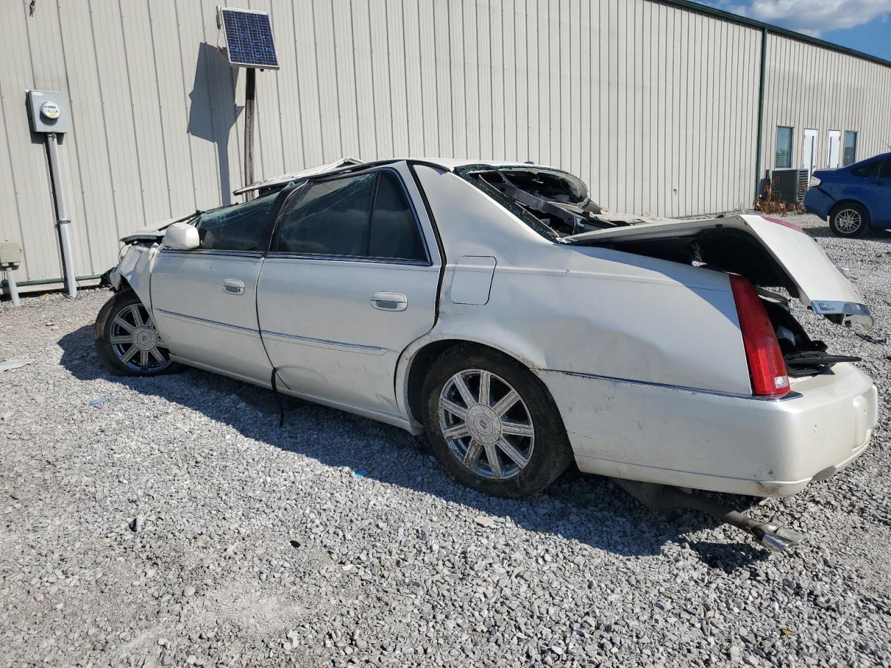2008 Cadillac DTS - Image 2