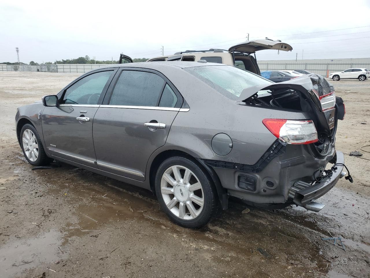 2011 Lincoln MKZ - Image 2