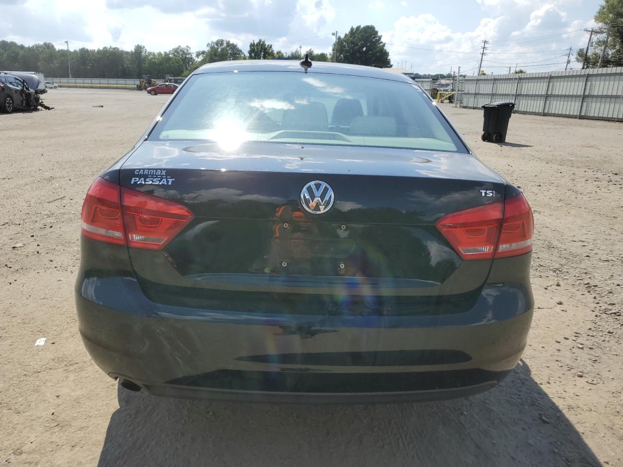 2015 Volkswagen Passat S VIN: 1VWAS7A36FC111656 Lot: 72225924