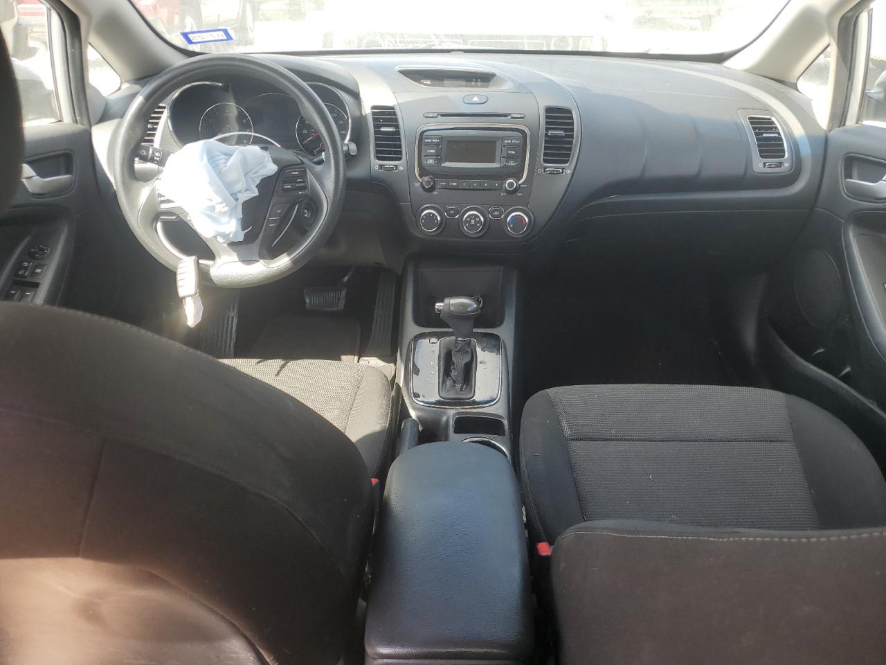 3KPFK4A70JE209643 2018 Kia Forte Lx