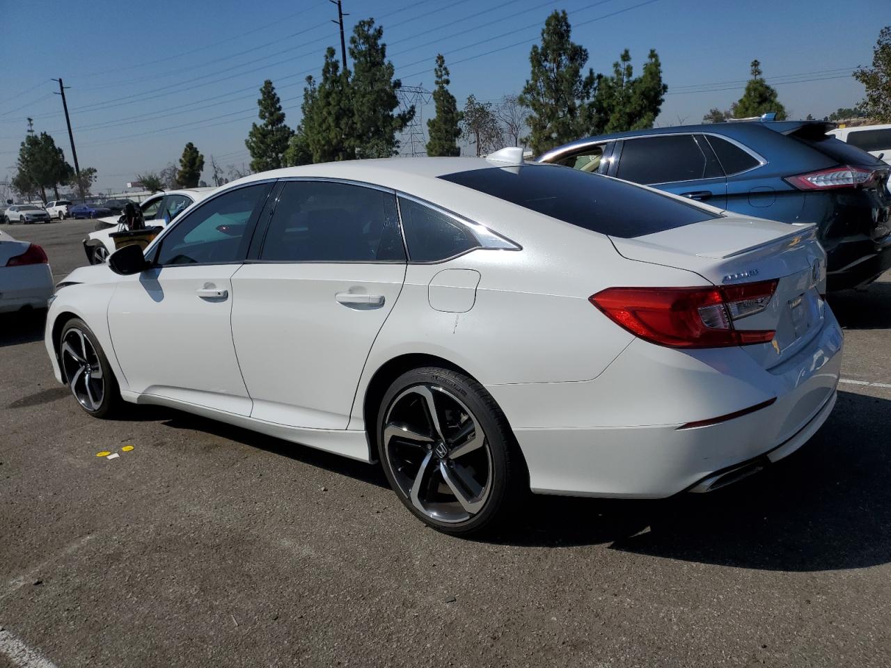 1HGCV2F33JA017318 2018 HONDA ACCORD - Image 2