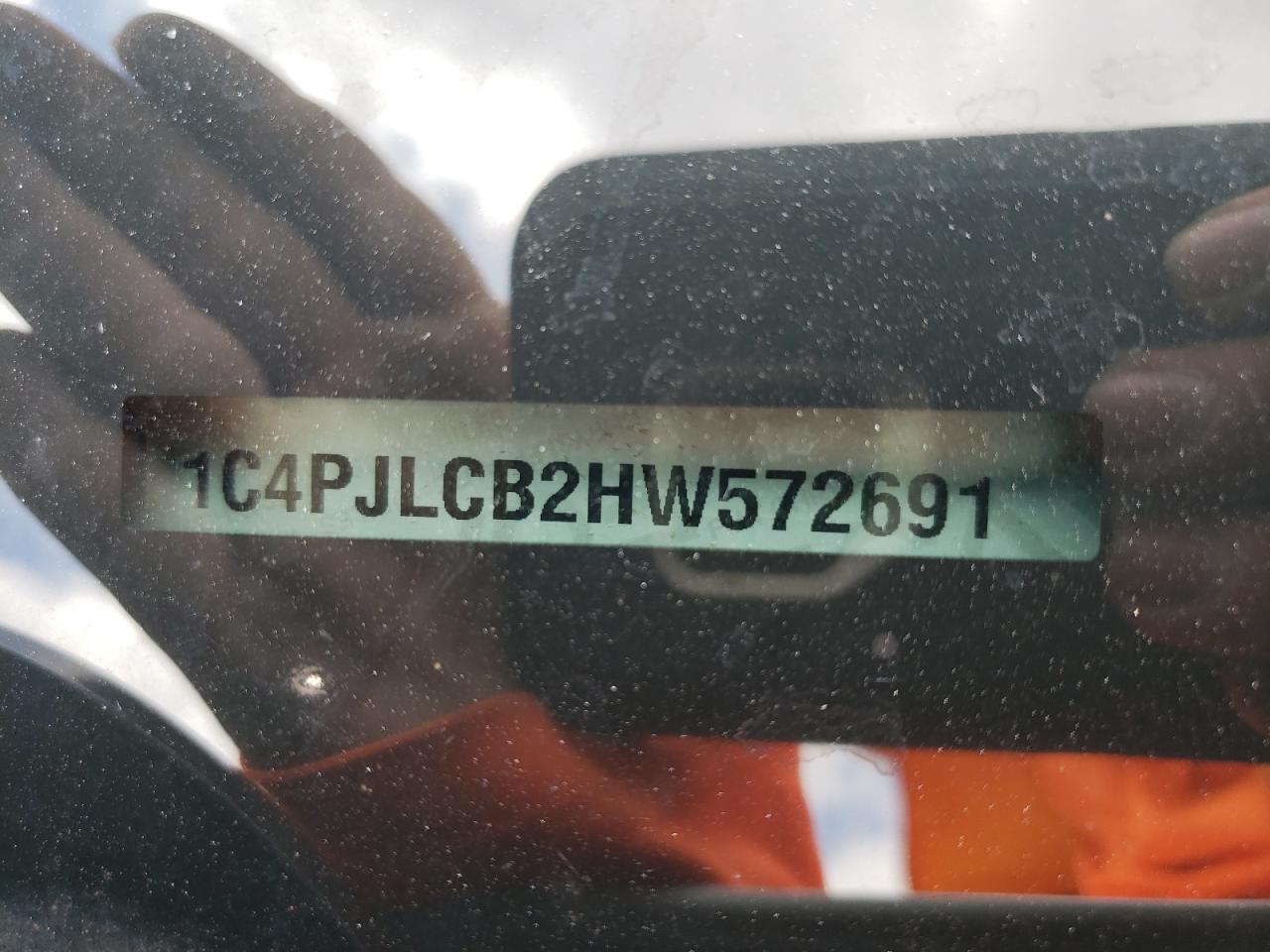 2017 Jeep Cherokee Latitude VIN: 1C4PJLCB2HW572691 Lot: 72765204