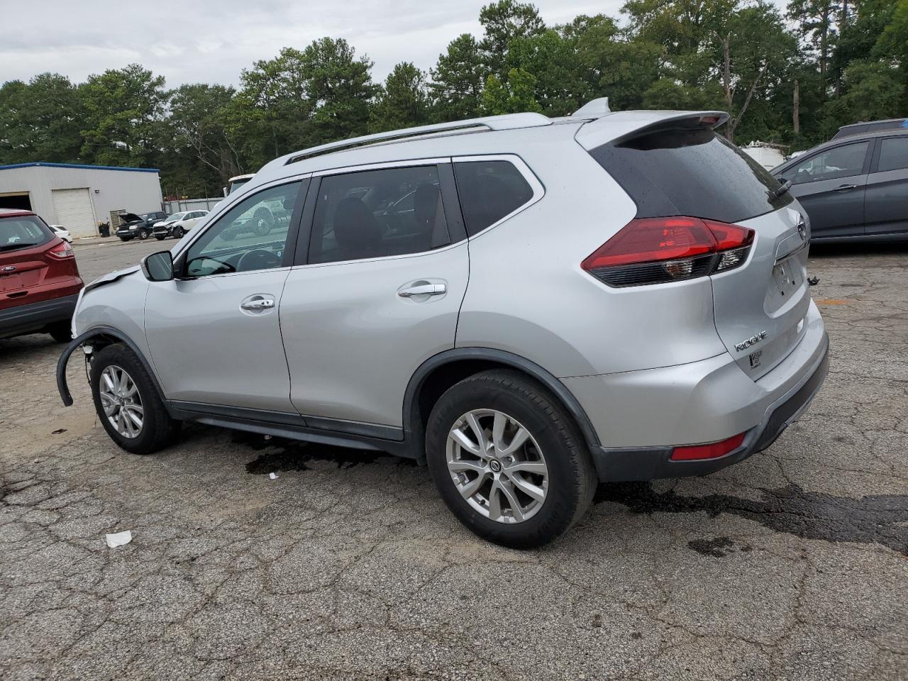 KNMAT2MV4JP581329 2018 NISSAN ROGUE - Image 2