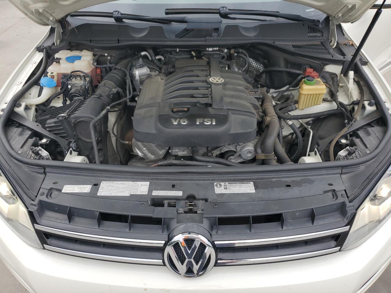 WVGFF9BP2CD004731 2012 Volkswagen Touareg V6