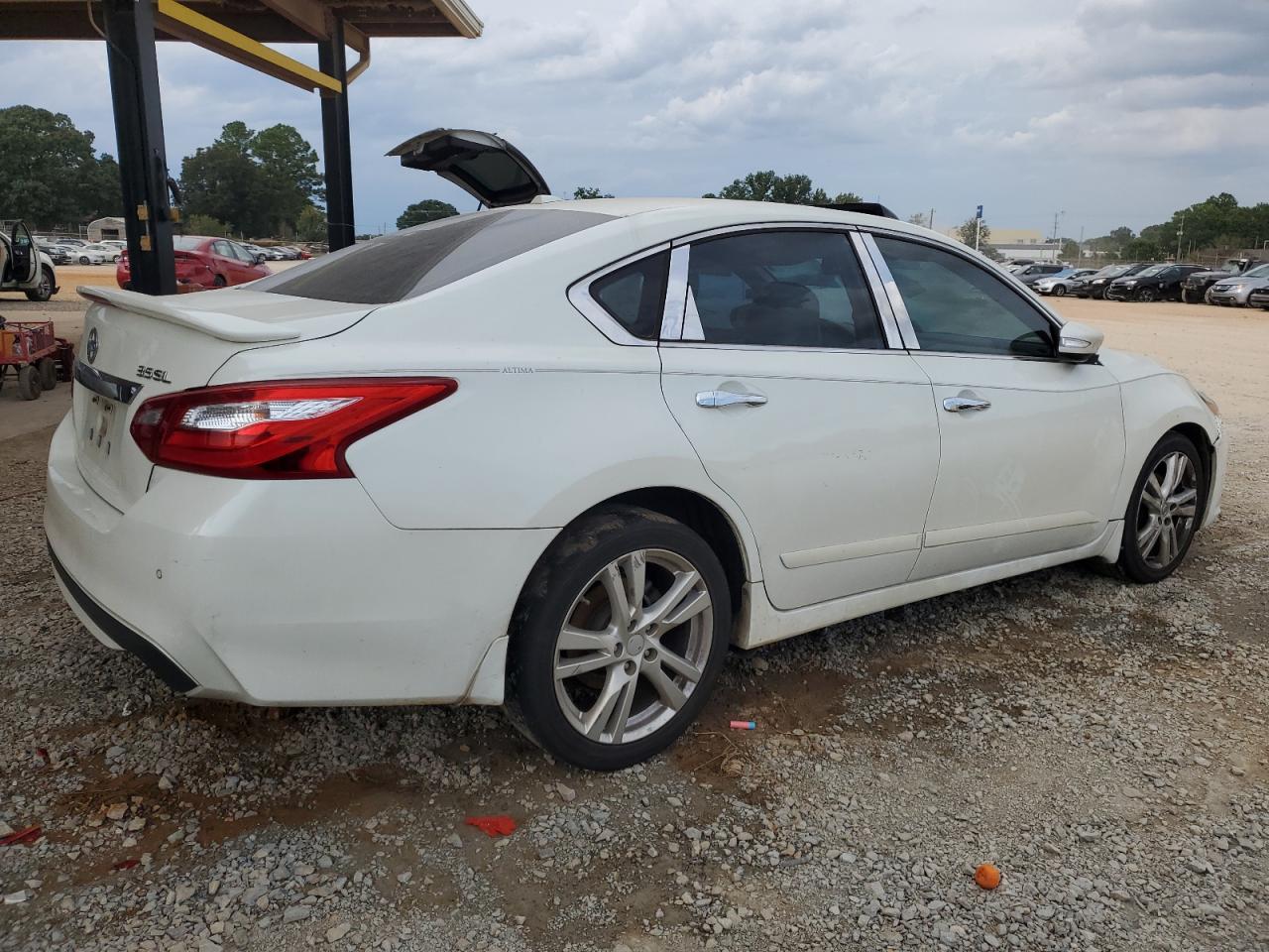 2016 Nissan Altima - Image 3