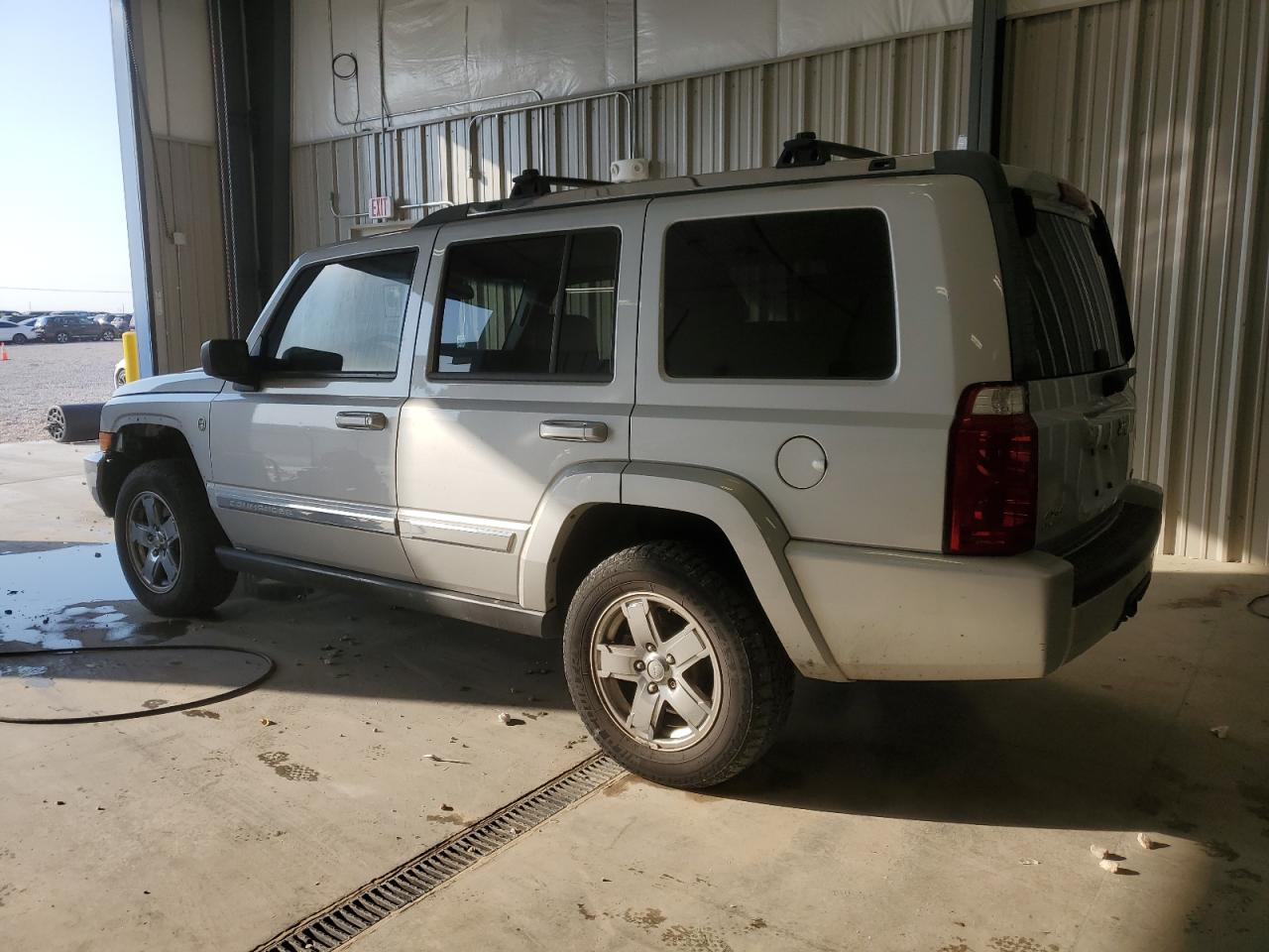 2007 Jeep Commander - Image 2