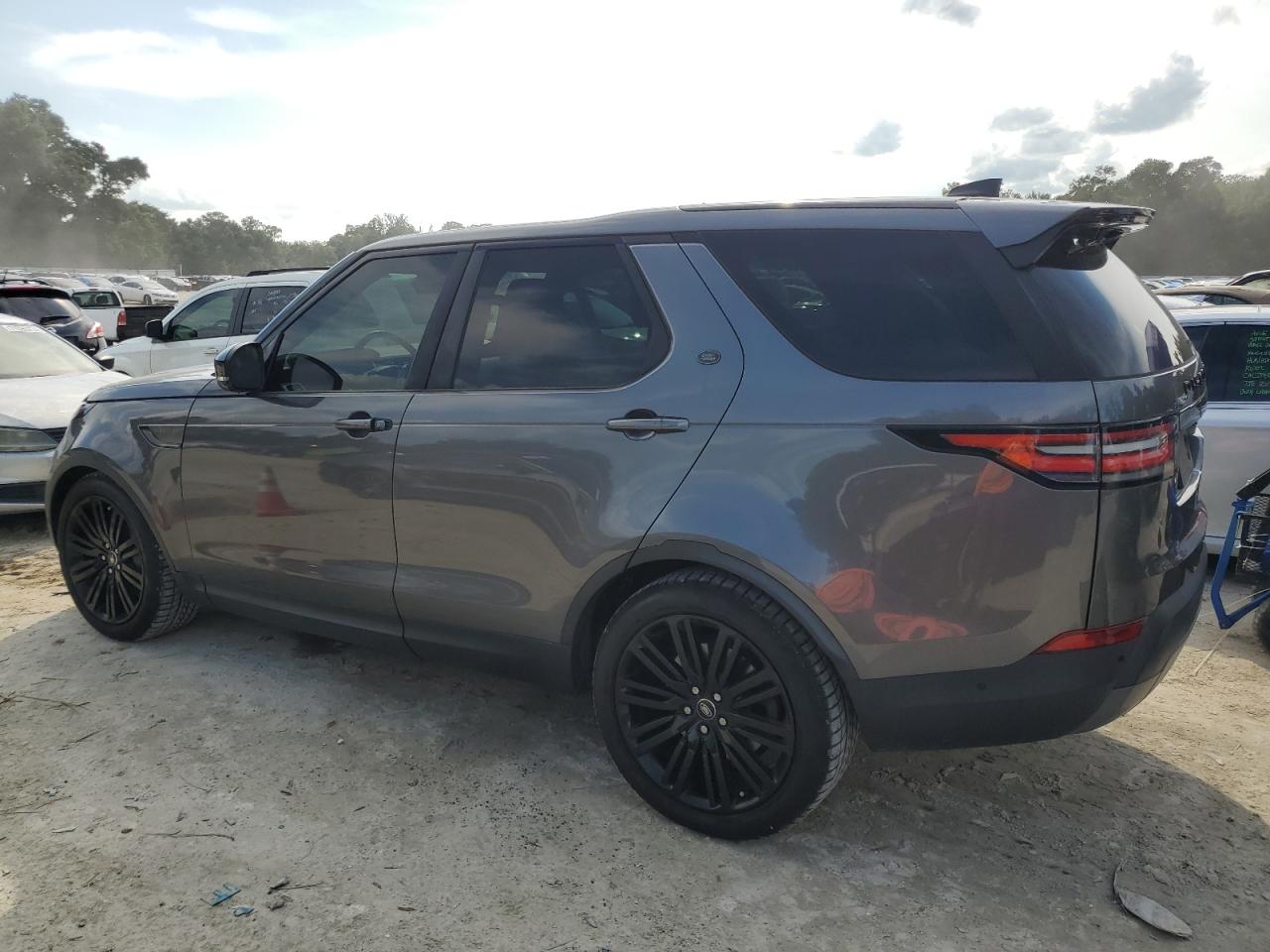 SALRR2RV4JA071911 2018 LAND ROVER DISCOVERY - Image 2