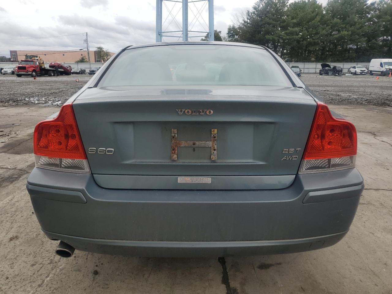 2005 Volvo S60 2.5T VIN: YV1RH592552437256 Lot: 71133844