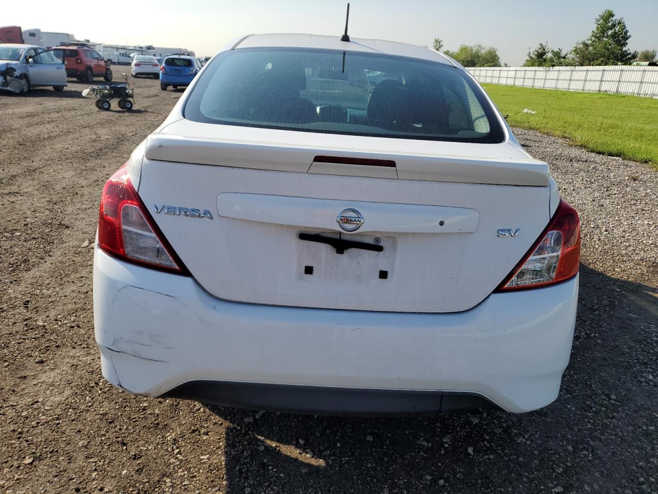 2017 Nissan Versa S VIN: 3N1CN7AP5HL824712 Lot: 71018214