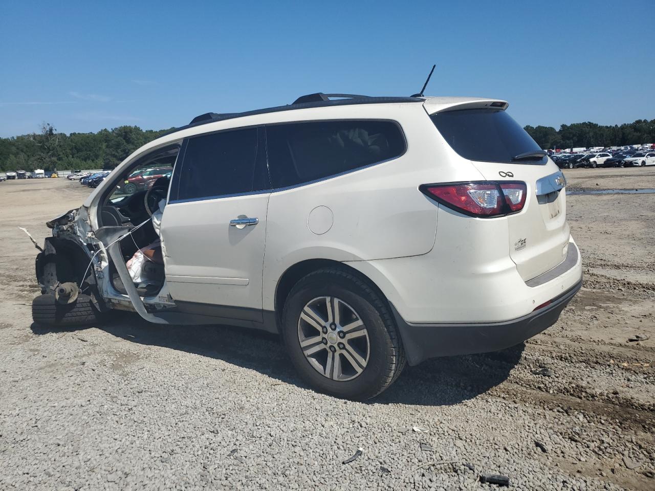 1GNKRHKD3FJ233474 2015 CHEVROLET TRAVERSE - Image 2