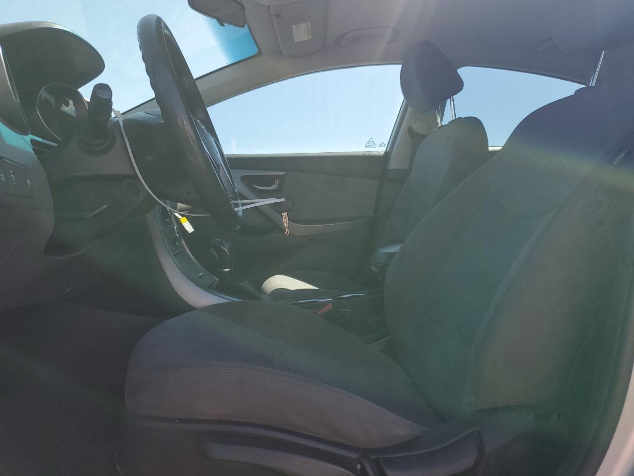 2016 Hyundai Elantra - Image 7